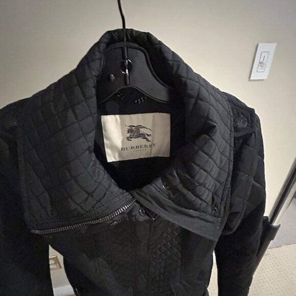 BURBERRY BLACK MEDIUM COAT - Picture 1 of 3